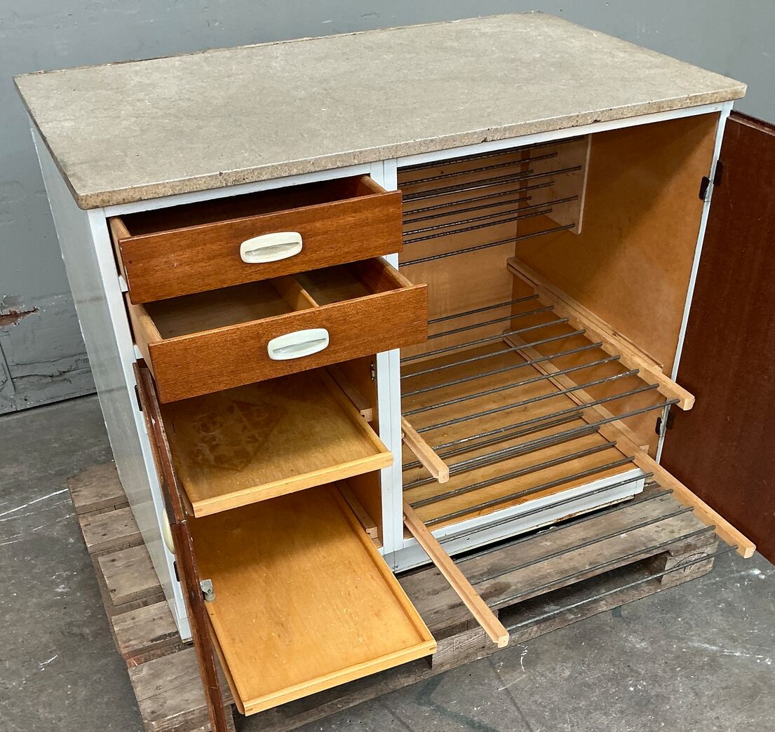 Original 60'er køkken med terrazzoplade