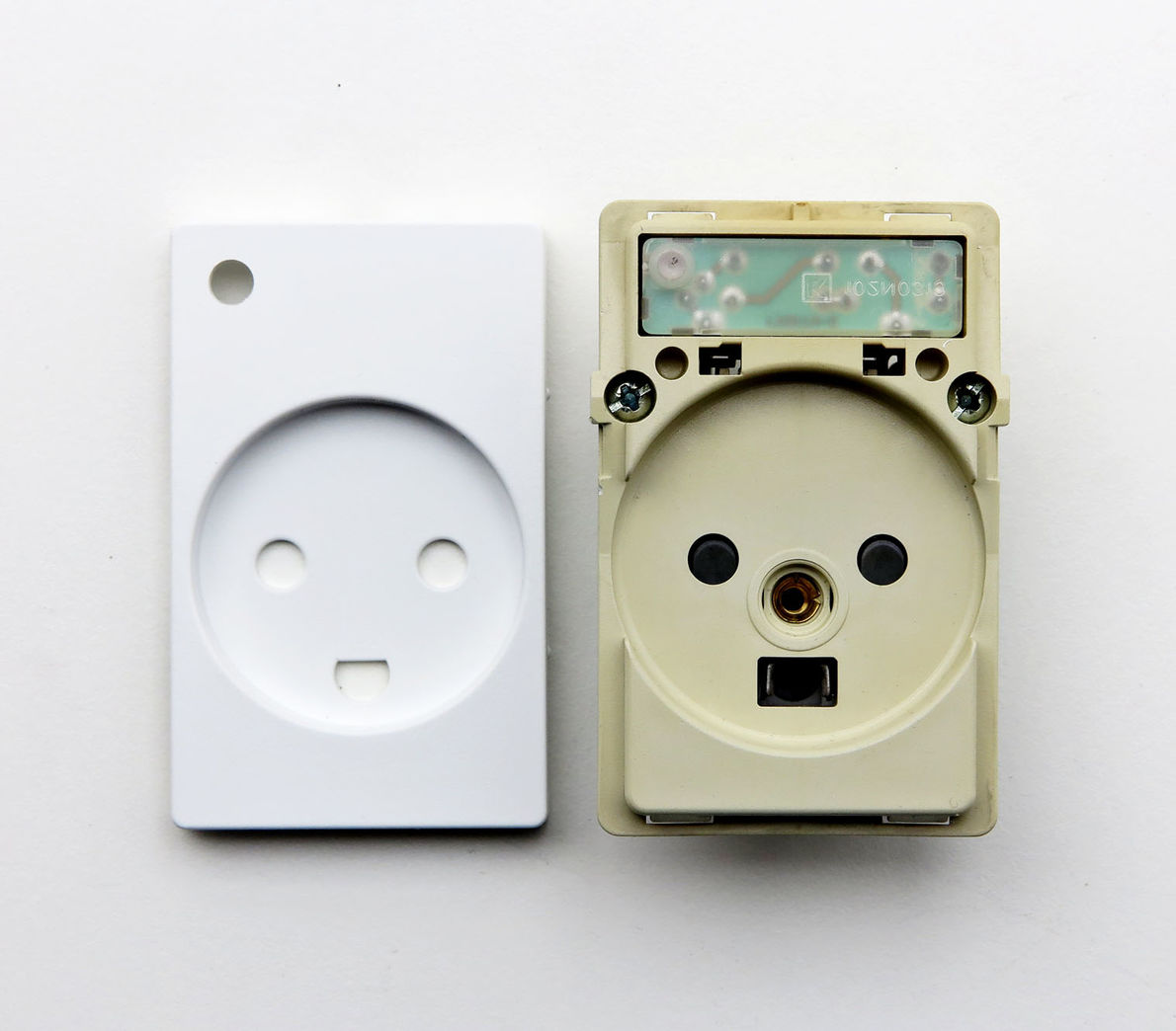 Fuga Stikkontakt m/jord + lampe, grå