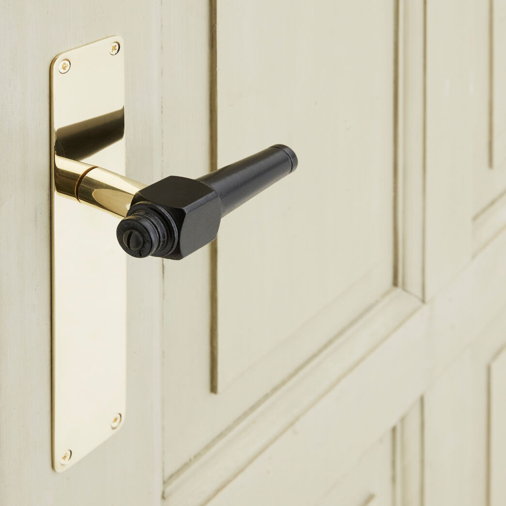 Spidsgreb i sortlakeret bøg