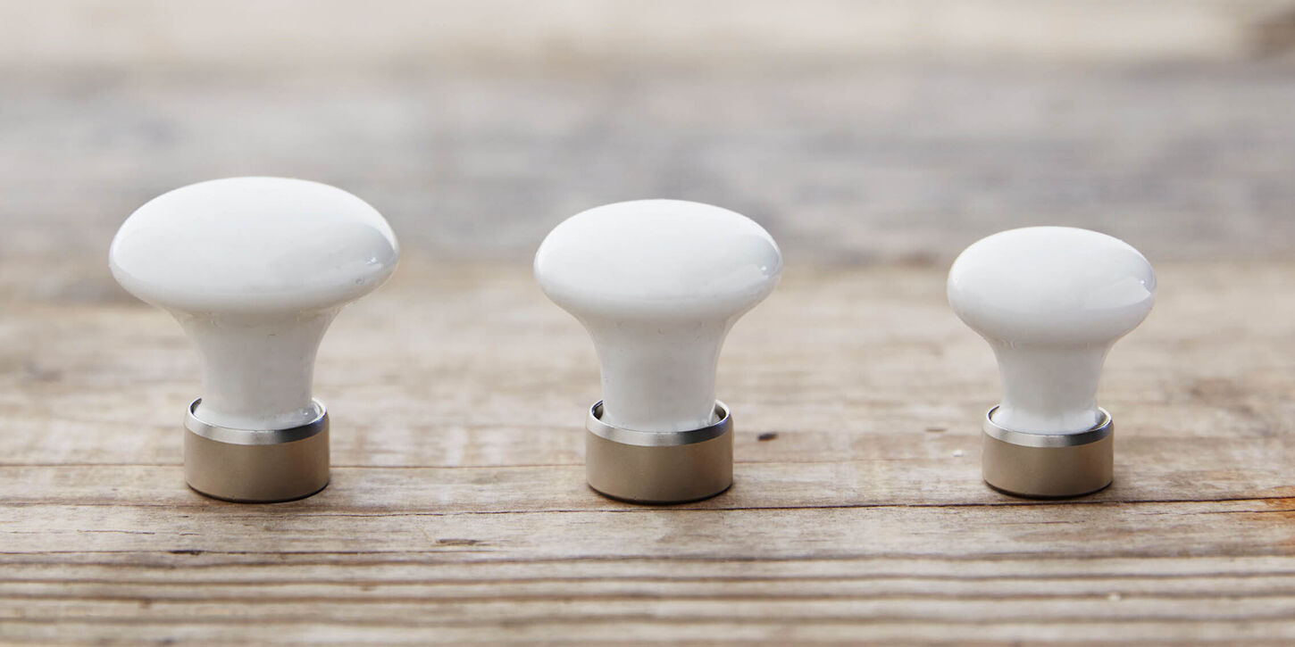 25 mm - Porcelænsknop med mat nikkelfod