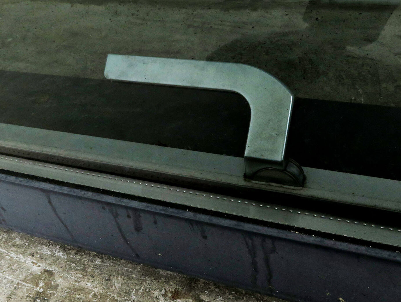 Termovindue, alu på træ med tonet glas