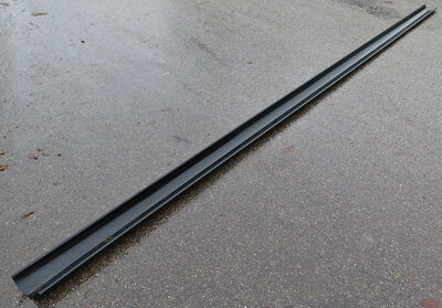 Tagrende i sort malet stål á 6 meter