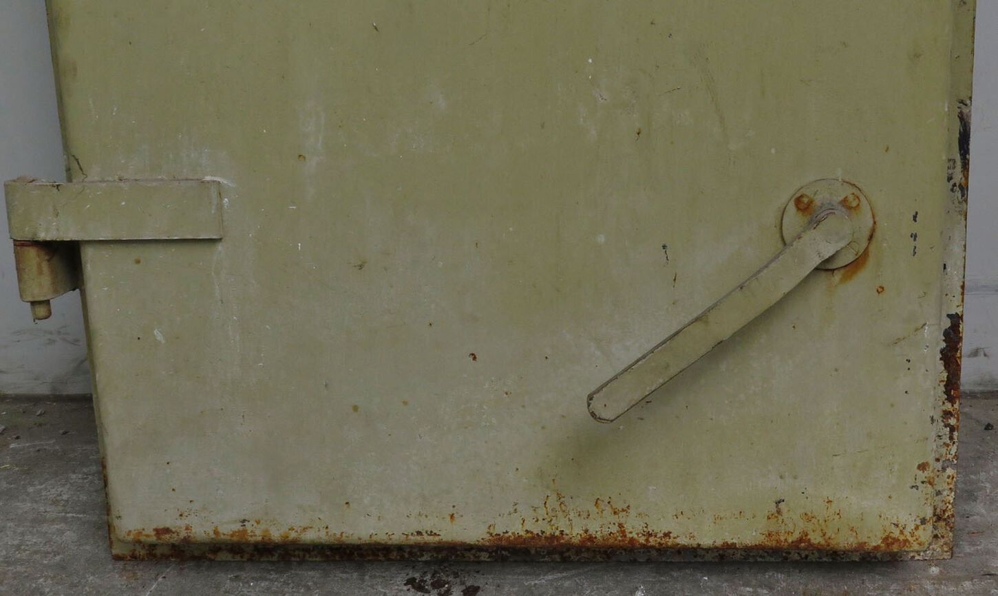 Gammel ståldør fra 40éren