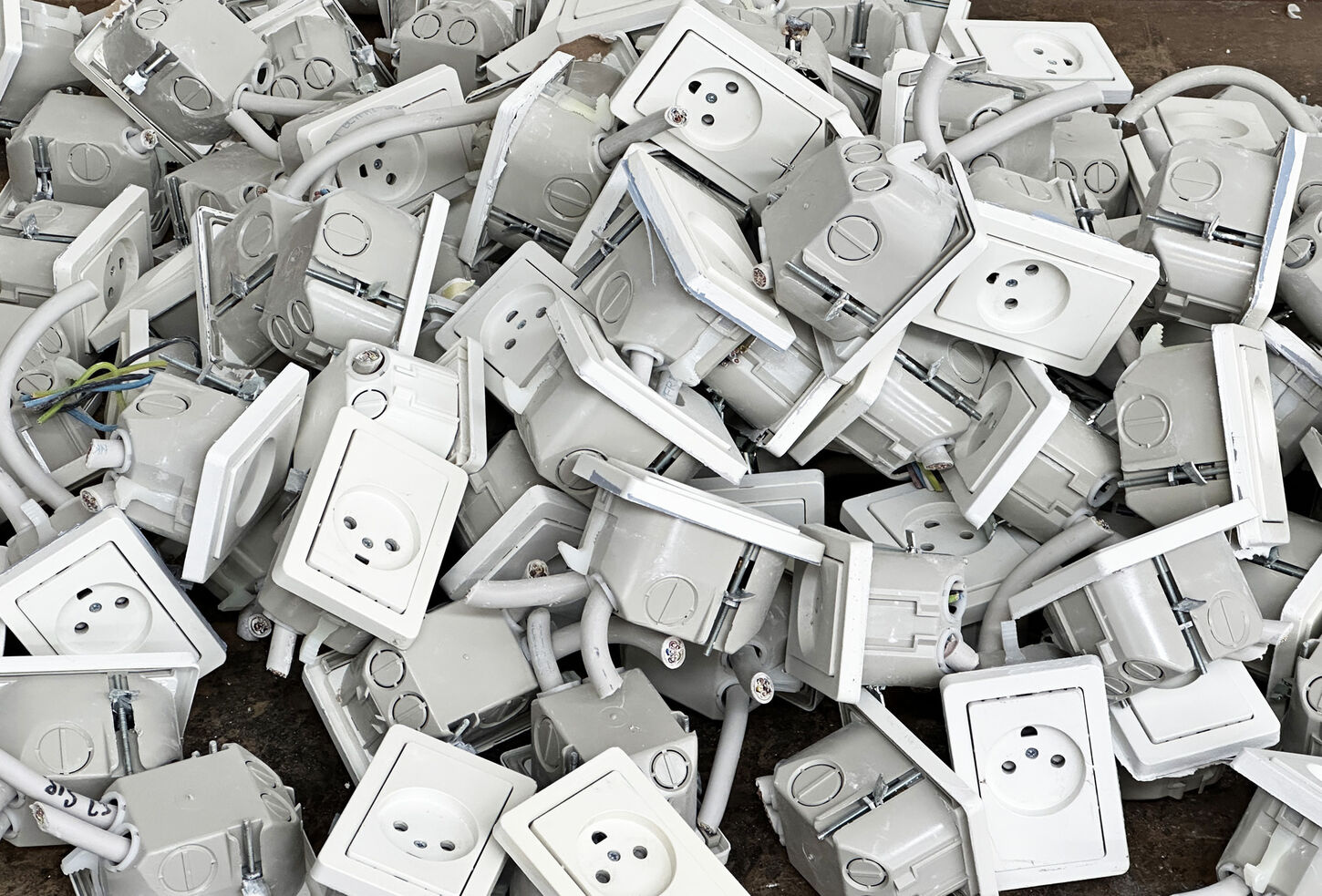 LK FUGA stikkontakt m/jord