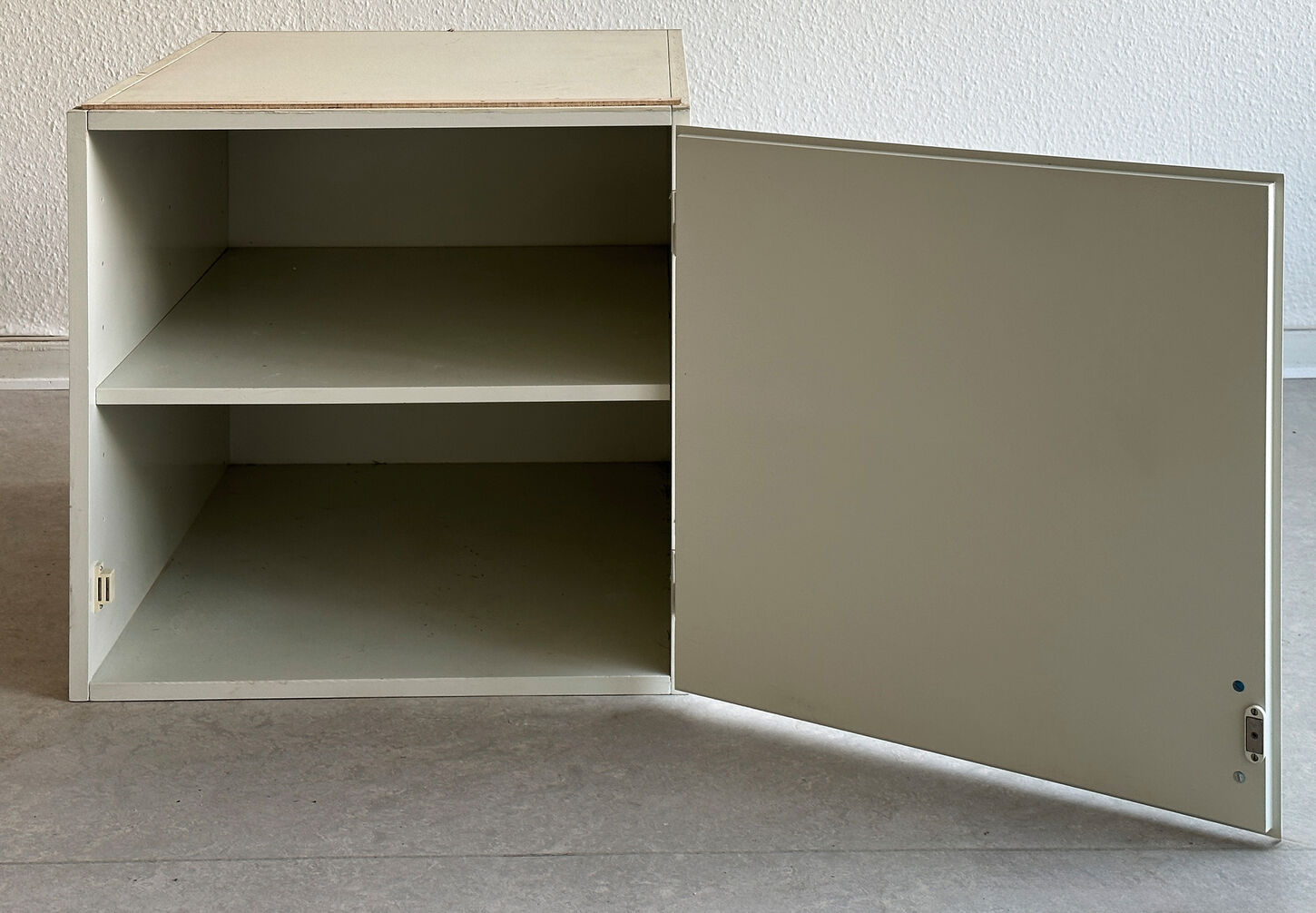 Lille skab - højrehængt låge