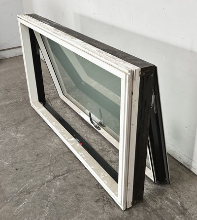 Træ alu vindue fra Velfac med matteret glas