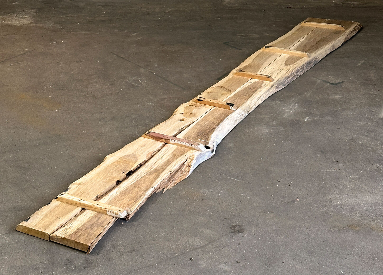 Egetræ 400 cm. Til bænk, hylde eller bord.