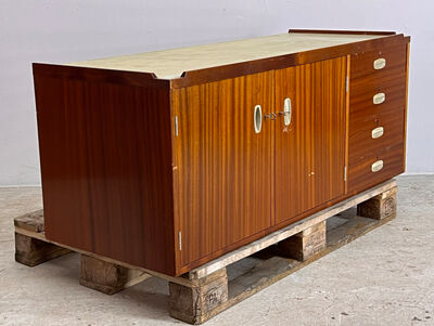 Skænk fra isbryderen 'Isbjørn' Skænk fra isbryderen 'Isbjørn'