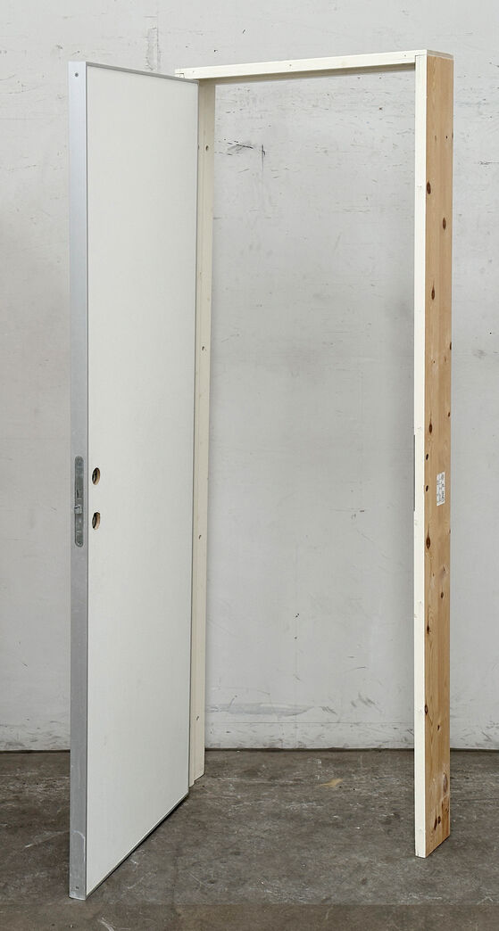 Massiv vådrumsdør med karm