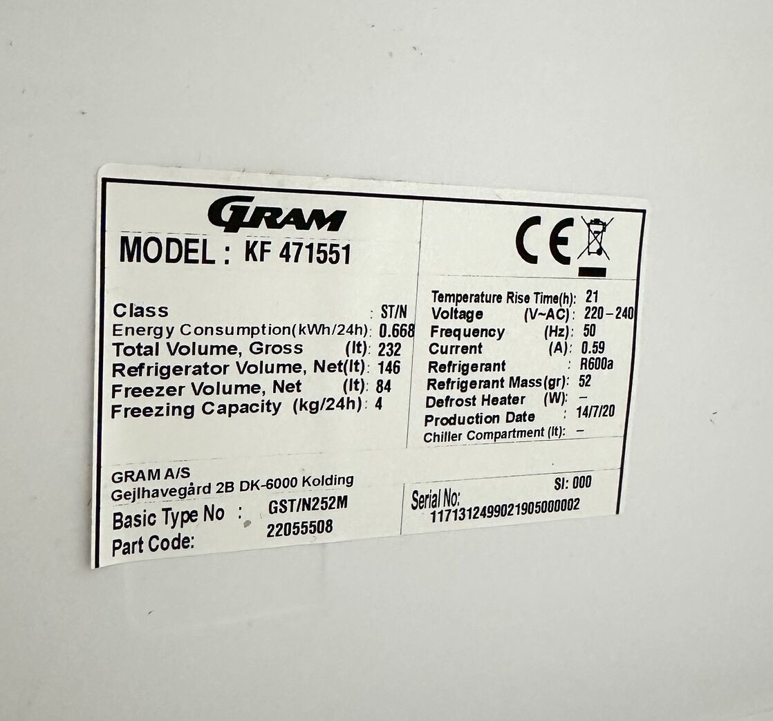 Gram køle/fryseskab i pæn stand