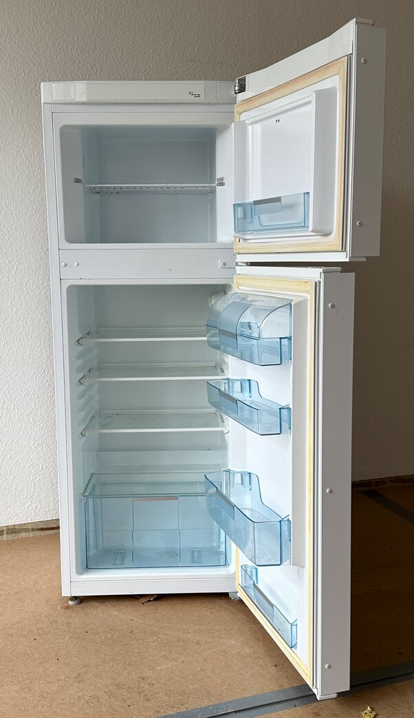 Gram køle/fryseskab