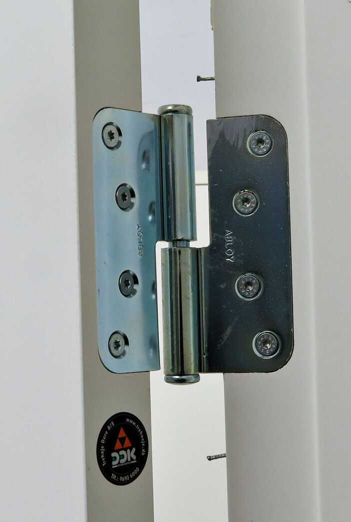 Trehøje massiv dør M10 med karm