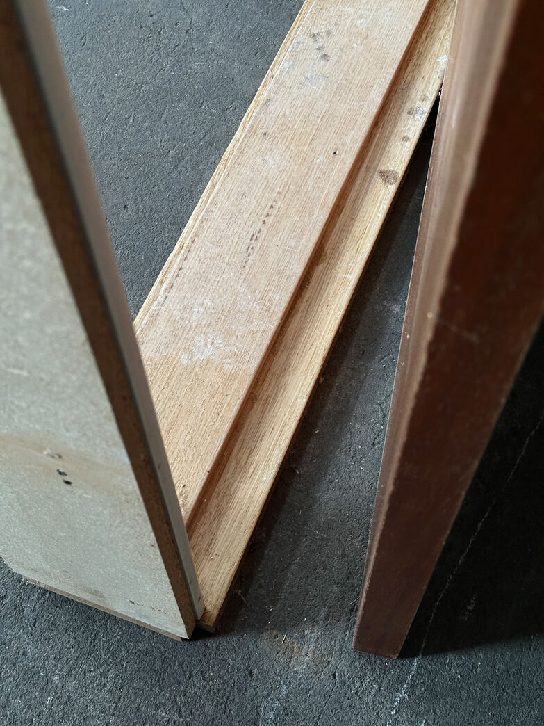 Mahognifineret M9 dør med karm vh.