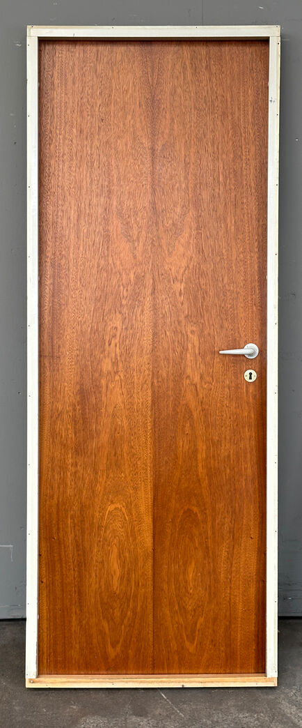 Mahognifineret dør med karm M8
