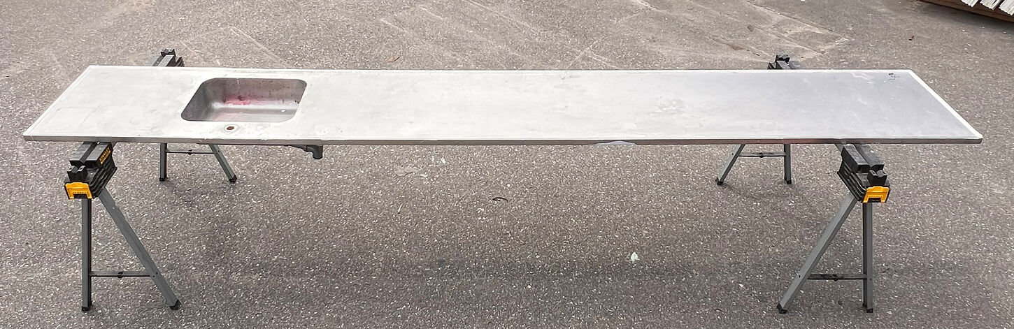 Stålbordplade med vask - længde 470 cm
