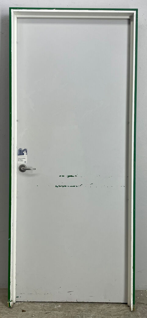 Massiv dør med karm M9