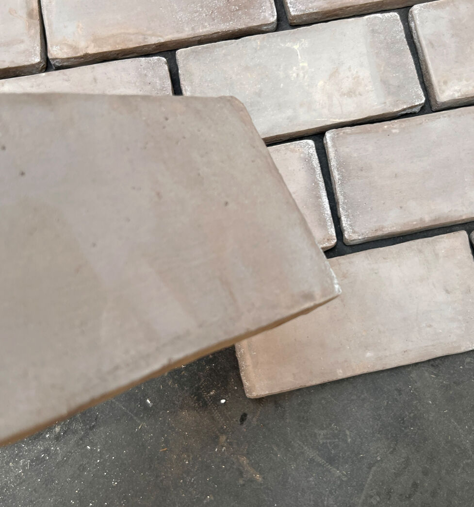 Grå/brun rektangulære gulvtegl - 12 x 25 cm