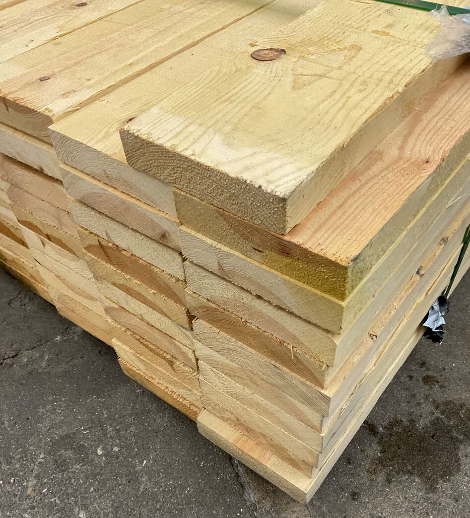 Ovntørret kantskåret fyr 32x150 mm 345 lbm.