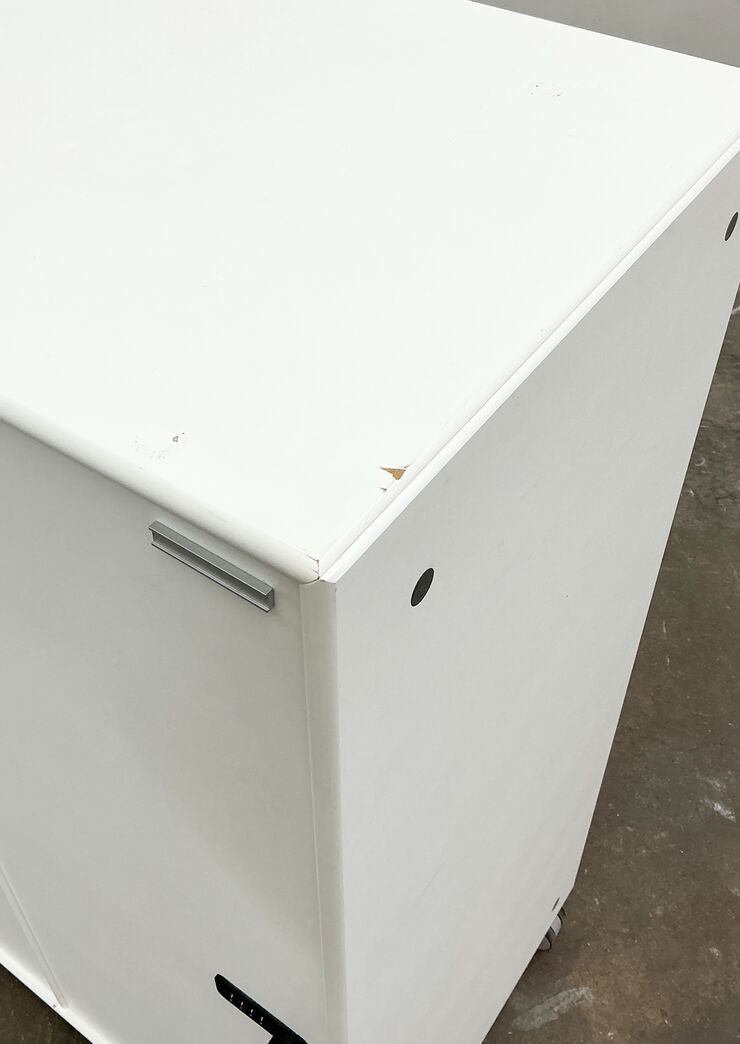 Montana reol med 6 rum og 2 låger m/kodelås