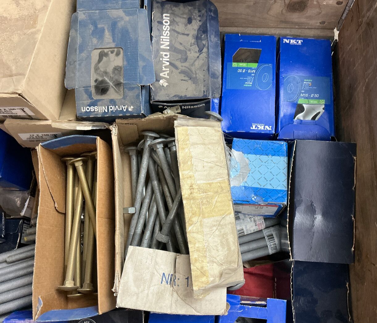 Bolte, møtrikker og skiver