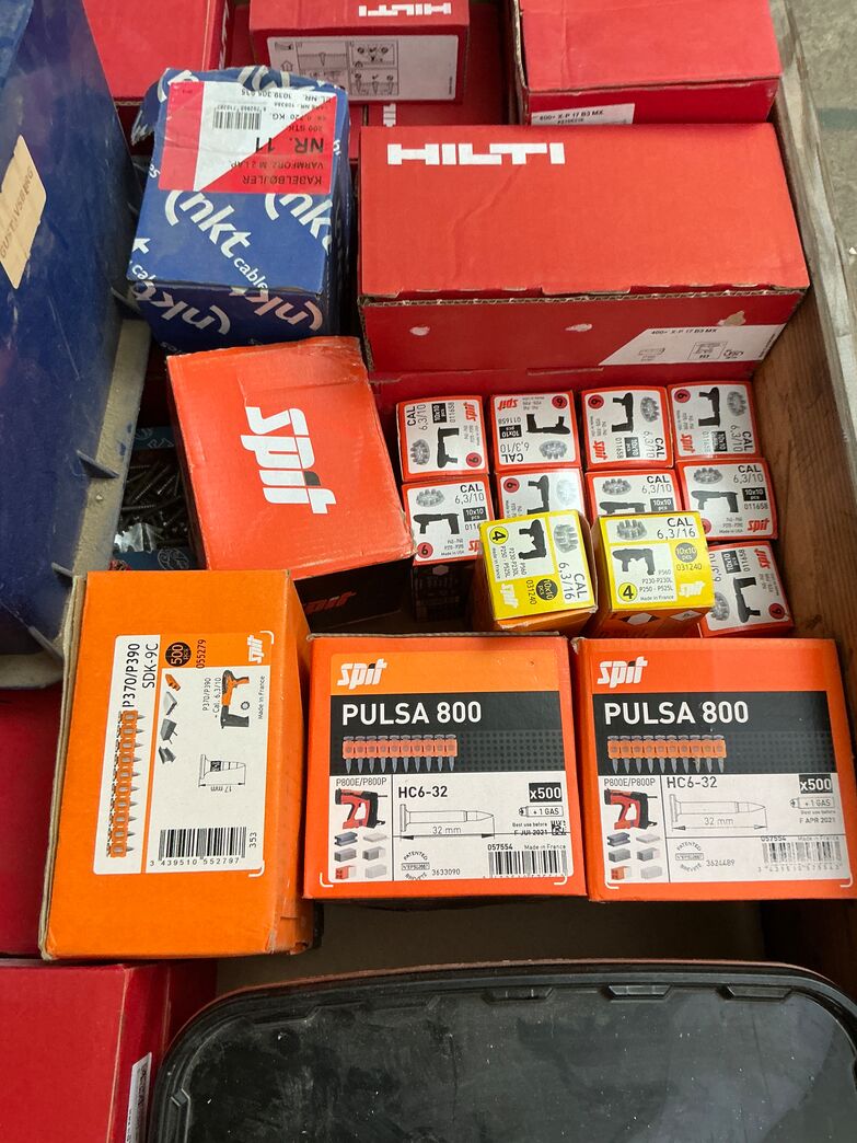 Skudsøm og selvskærende skruer