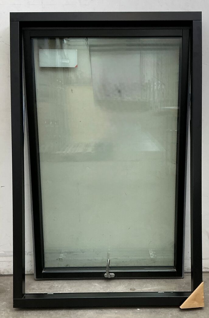 Sort 3-lags energivindue - træ/alu