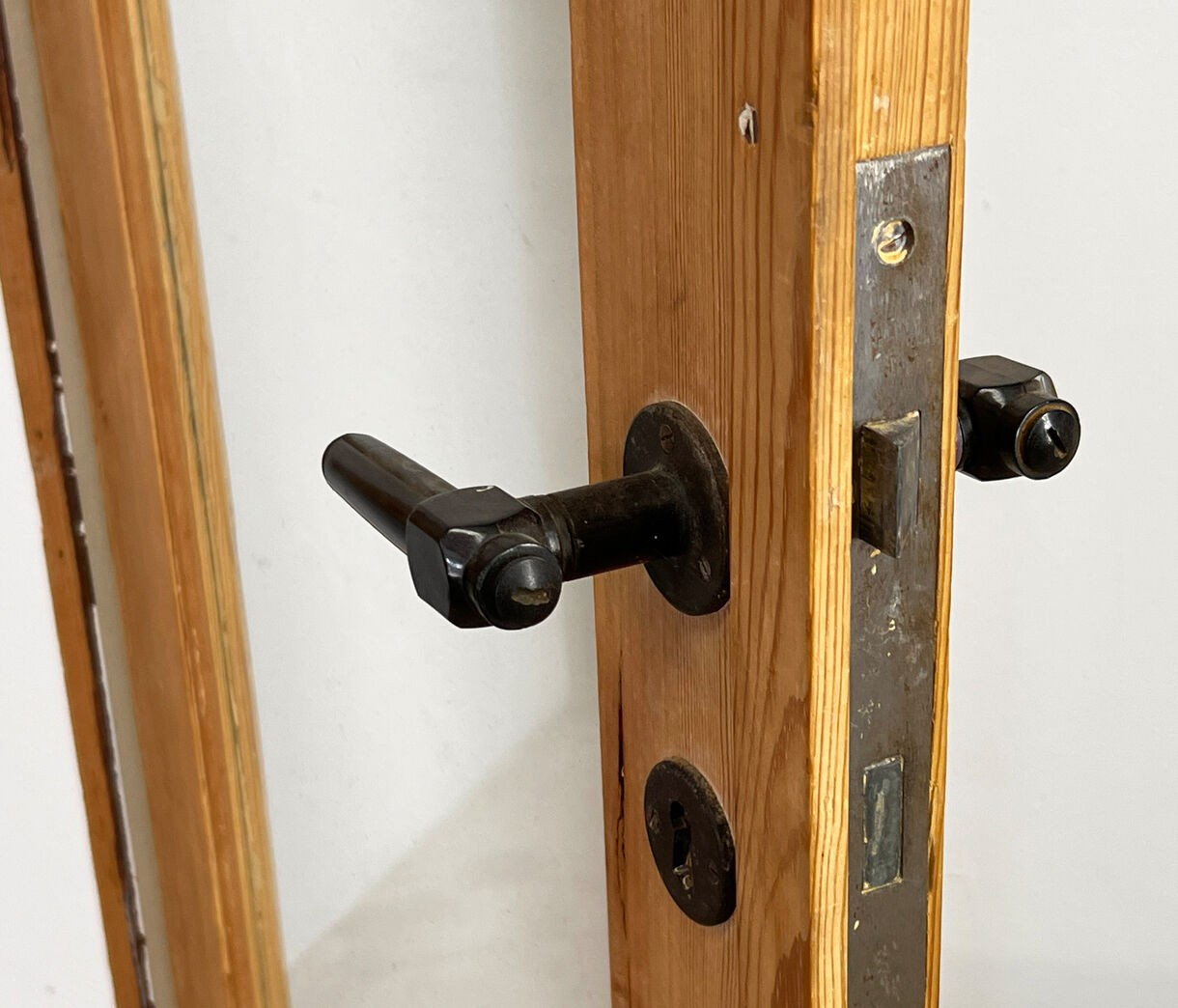 Dobbelt skablåge på karm