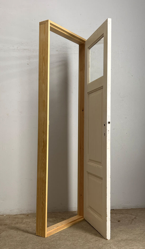 Fyldningsdør med glas og karm