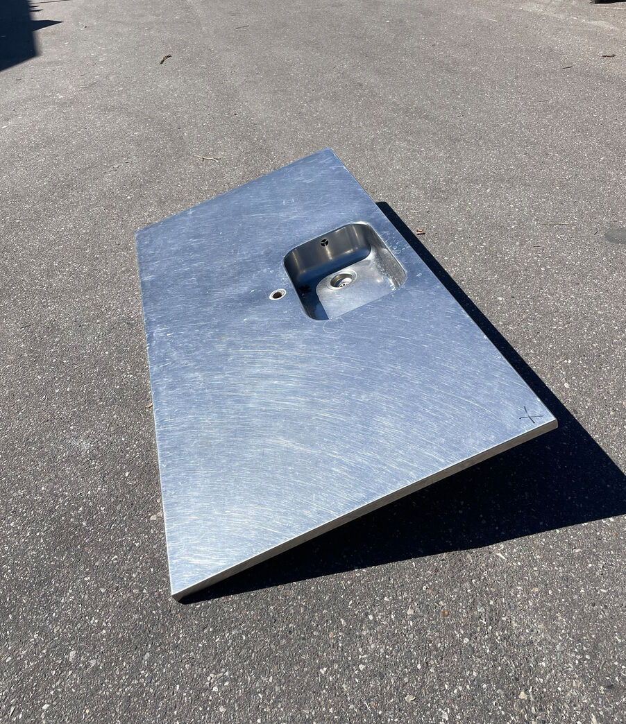 Stålbordsplade med vask