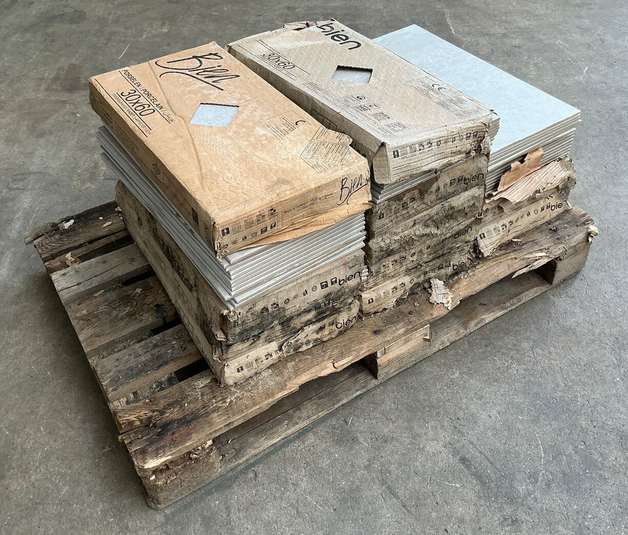 21 m2 Væg/gulv fliser farve mellemgrå 300x600 mm
