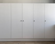 Svane højskab med lås/nøgle 195x60x42vh