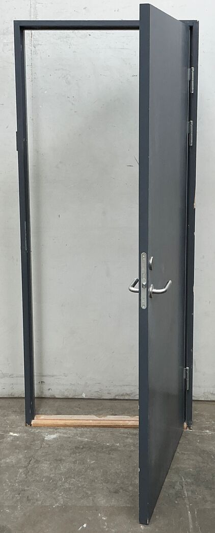 Massiv dør M9 m/karm