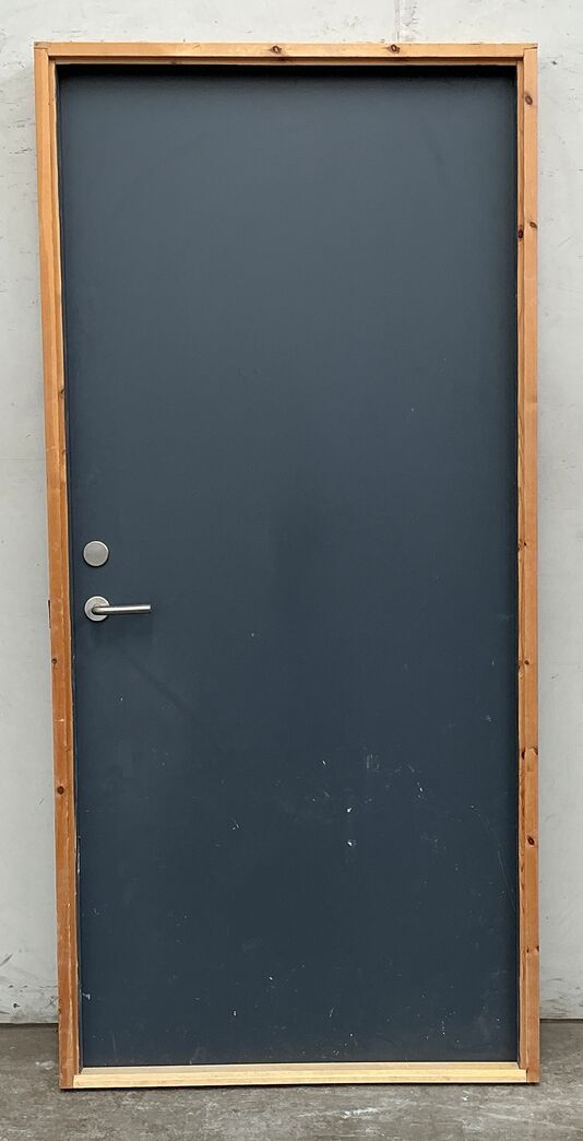 Massiv dør M10 m/karm