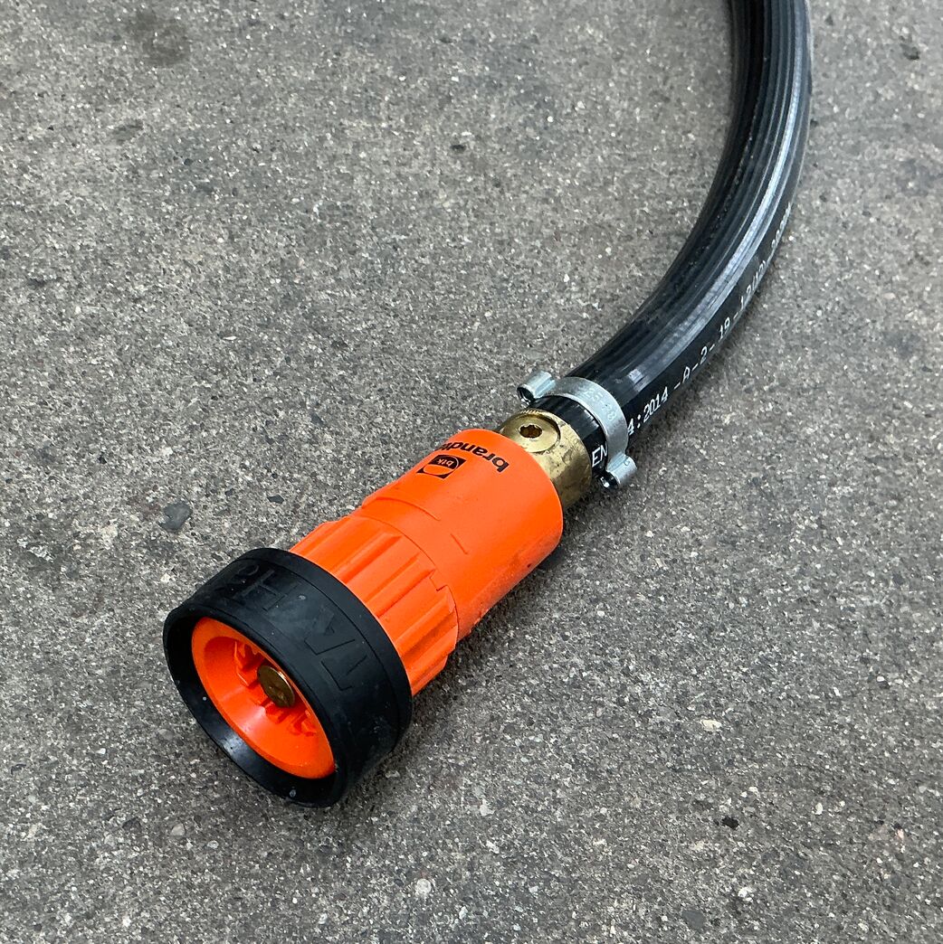 Brandskab med 25 meter slange