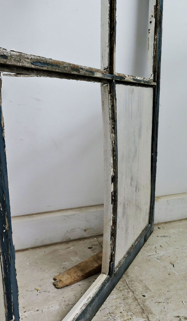 Stor vinduesramme med skævhed, fra DSB Centralværksted.