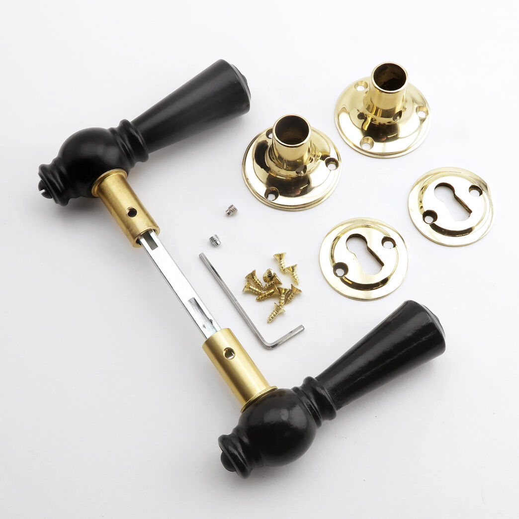 Trægreb til gammel dør - knebelgreb i sortlakeret bøg