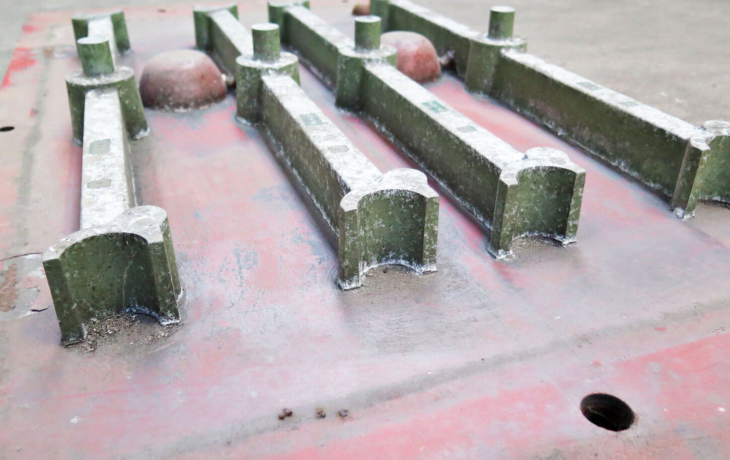 Vægdekoration, stor støbekliché på plade