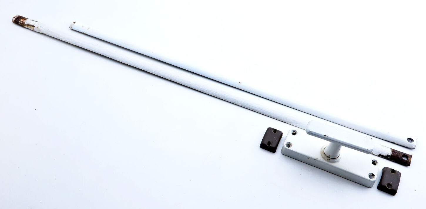 Paskvillås til vindue - 112,8 cm.