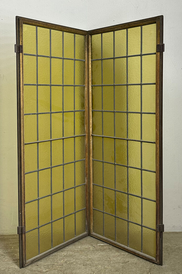 Teakvindue med blyindfattede ruder