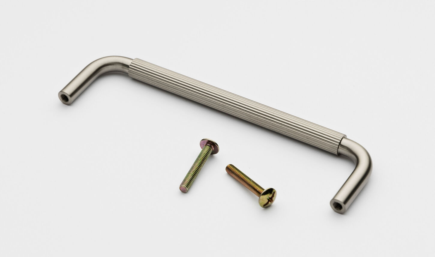 Køkkengreb i rustfrit stål med linjeret overflade - 128mm