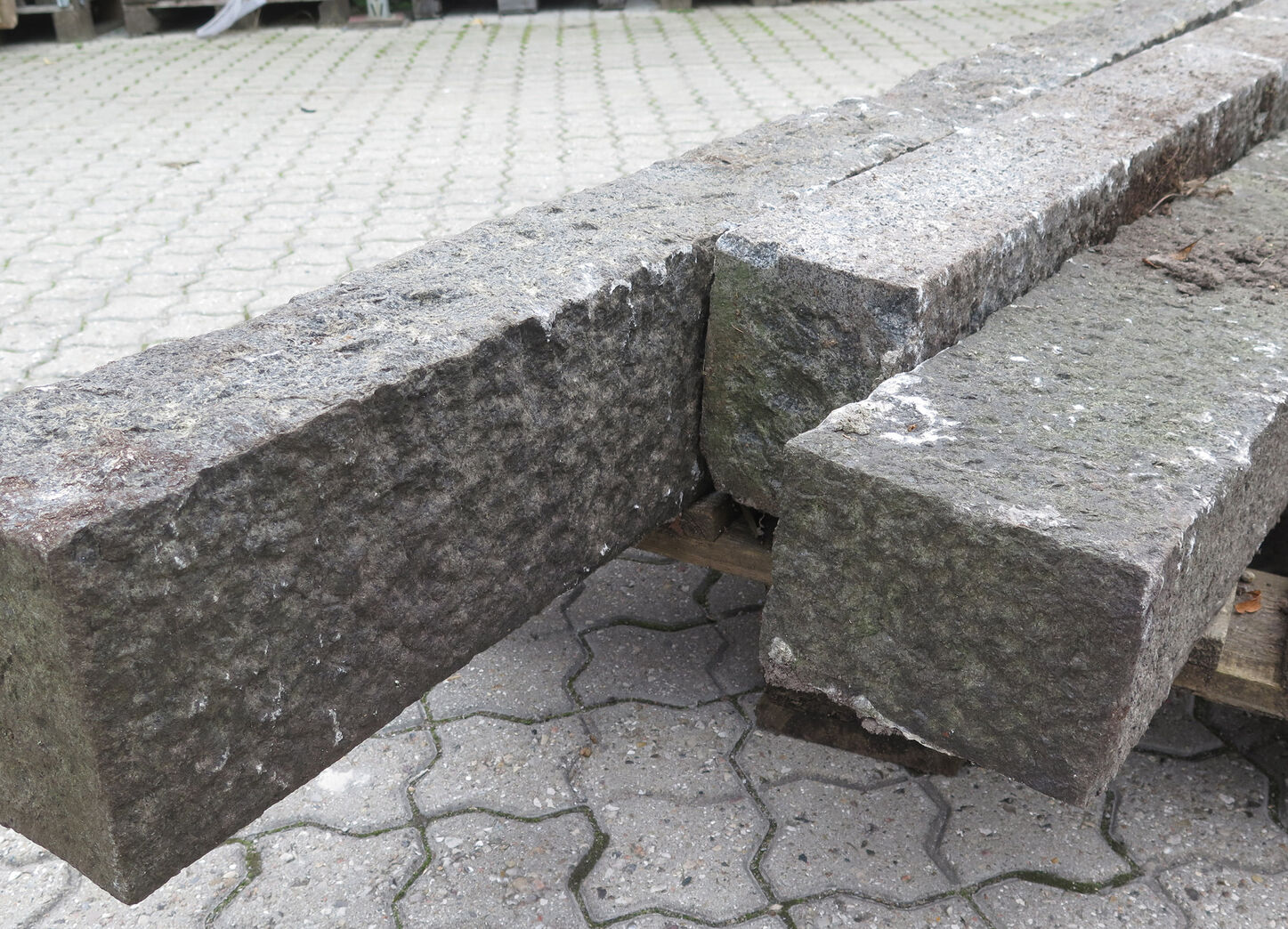 Granit - kantsten/søjler