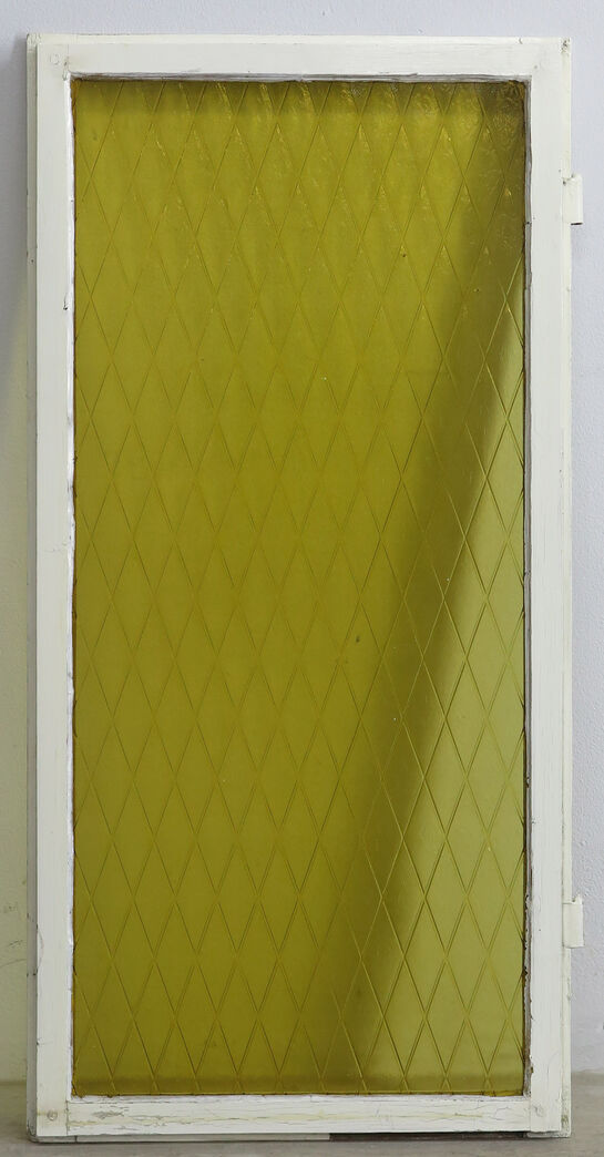 Vinduesramme med gult glas