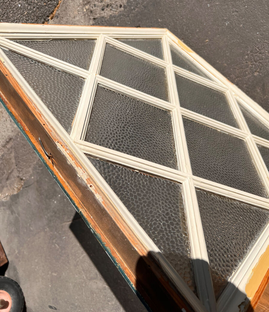 Vinduesramme med harlekinsprosser