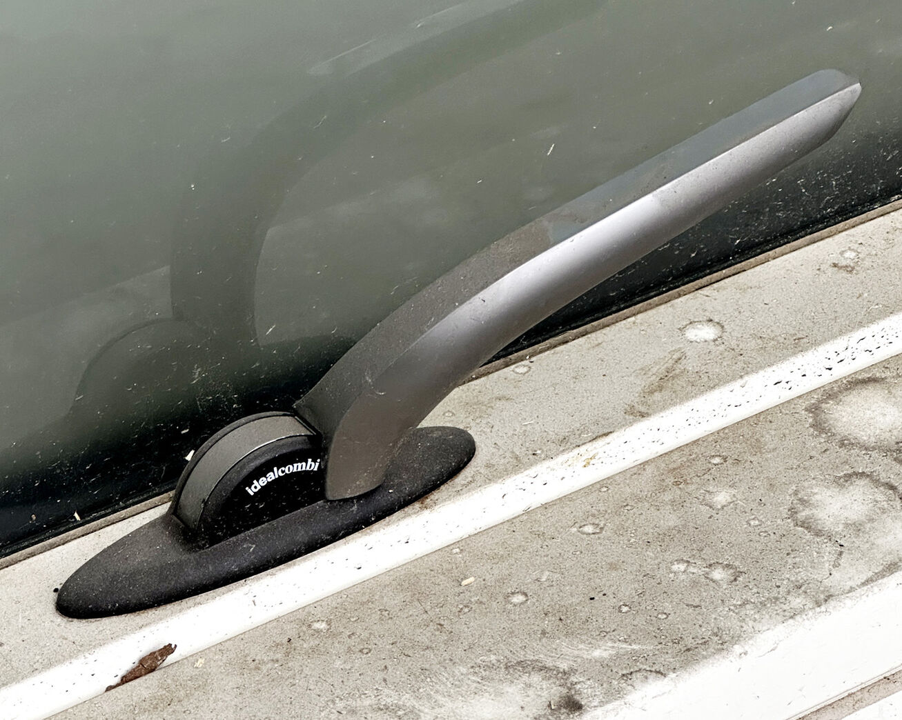 Træ alu vindue fra Velfac med matteret glas