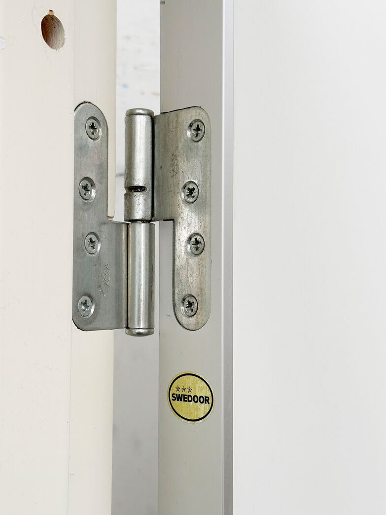 Massiv vådrumsdør med karm