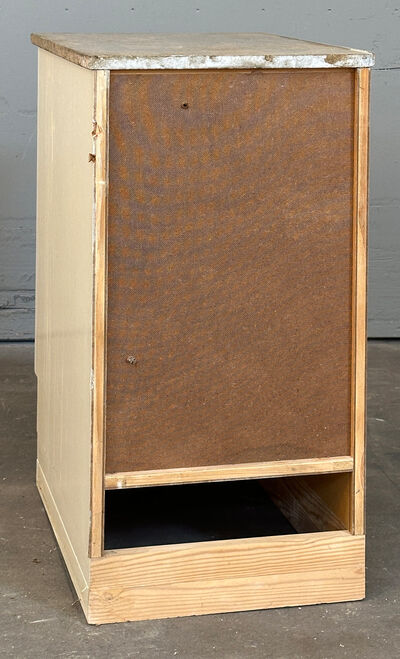 Grydeskab med stenplade med overfalset låge v.h.