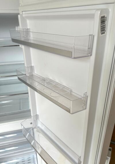 Gram køle/fryseskab i pæn stand