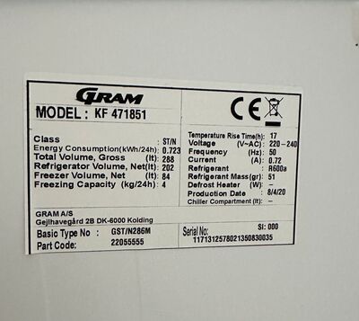 Gram køle/fryseskab i pæn stand