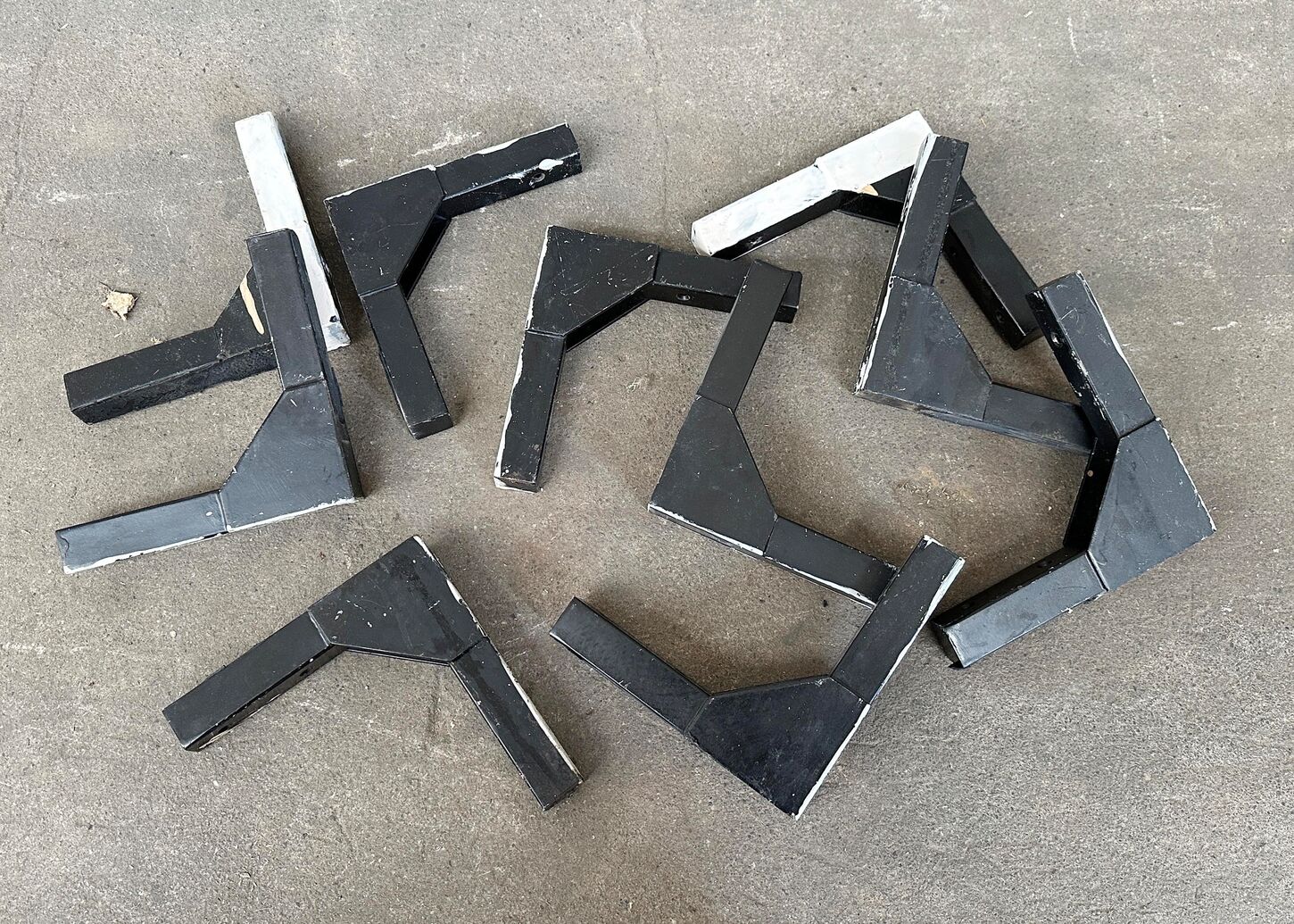 Hyldeknægt i metal 16 x 16  cm