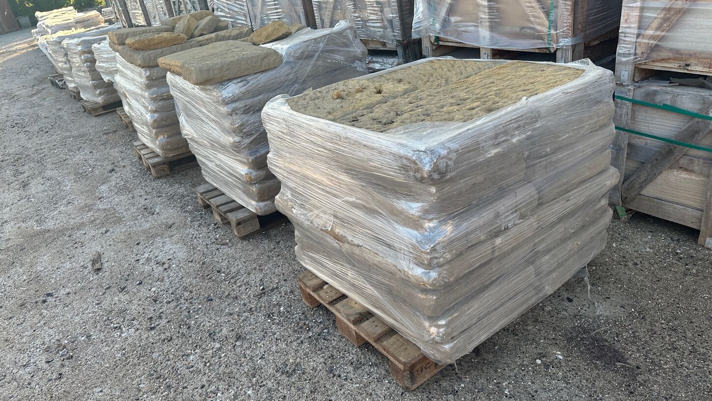 Antikke Sandstensfliser fra Tyskland – til terrasse eller mur - 115 m2